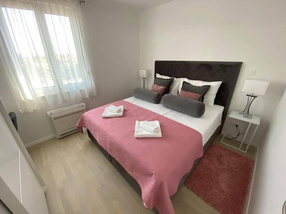 New Modern Apt Near Old Town - Private Parking Zara Esterno foto