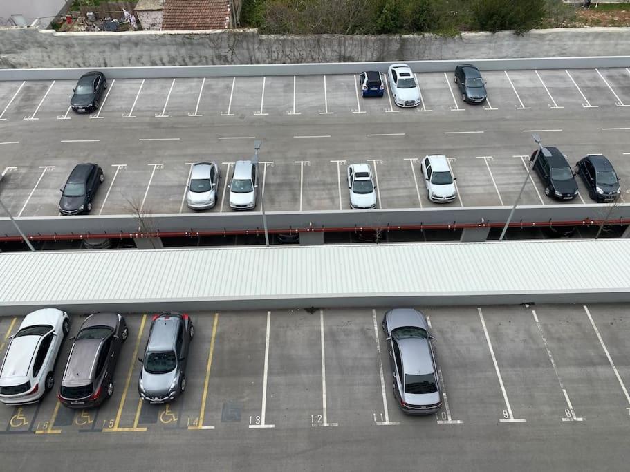 New Modern Apt Near Old Town - Private Parking Zara Esterno foto