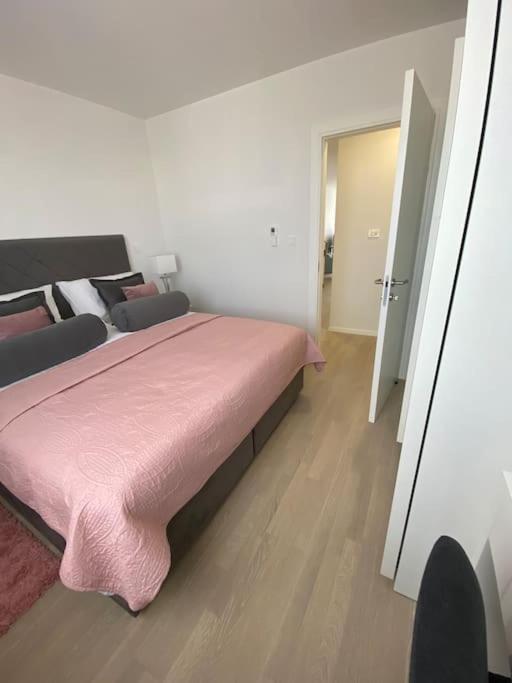 New Modern Apt Near Old Town - Private Parking Zara Esterno foto