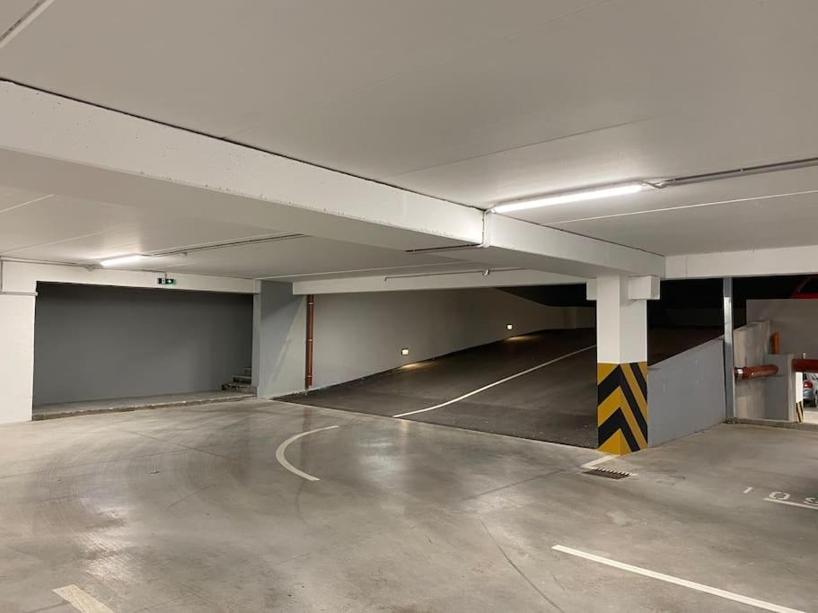 New Modern Apt Near Old Town - Private Parking Zara Esterno foto