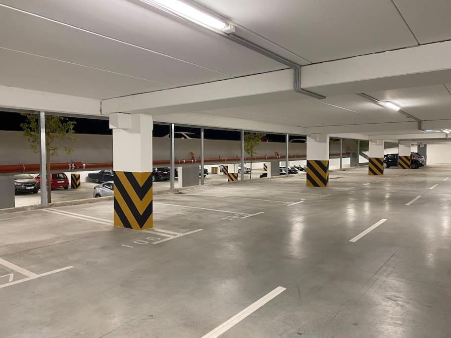 New Modern Apt Near Old Town - Private Parking Zara Esterno foto