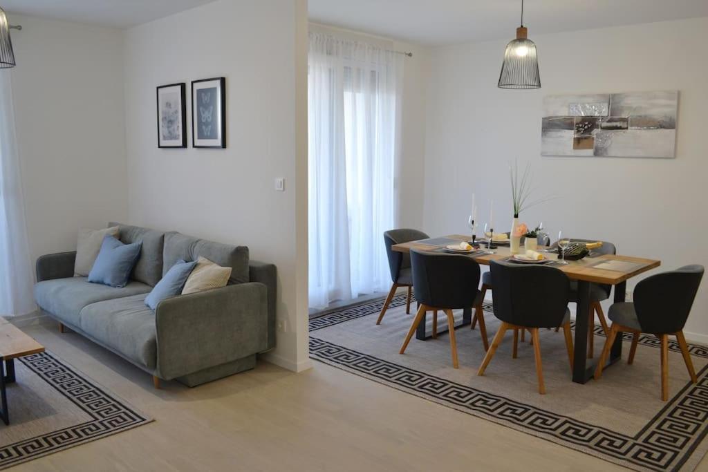 New Modern Apt Near Old Town - Private Parking Zara Esterno foto
