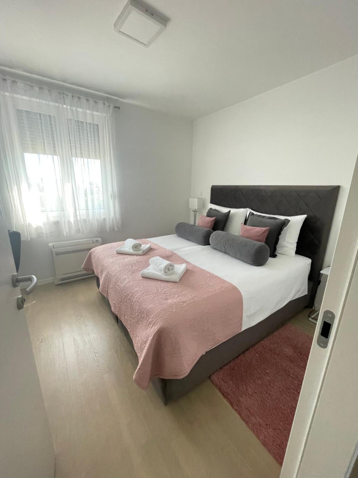 New Modern Apt Near Old Town - Private Parking Zara Esterno foto